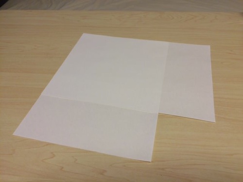 A4用紙を三つ折りにする方法